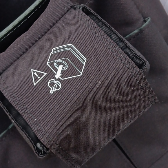 BOSE ORIGINAL SOUND DOCK PORTABLE MUSIC SYSTEM - Picture 16 of 17